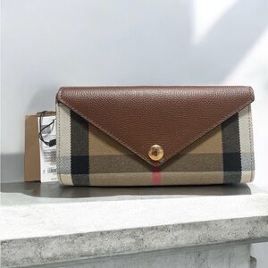 Burberry Vintage Check Grain Calfskin Halton Wallet Tan